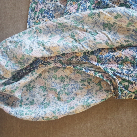 Old Navy Floral Flutter Sleeve Front Button Blouse, Size Medium - Picture 8 of 8